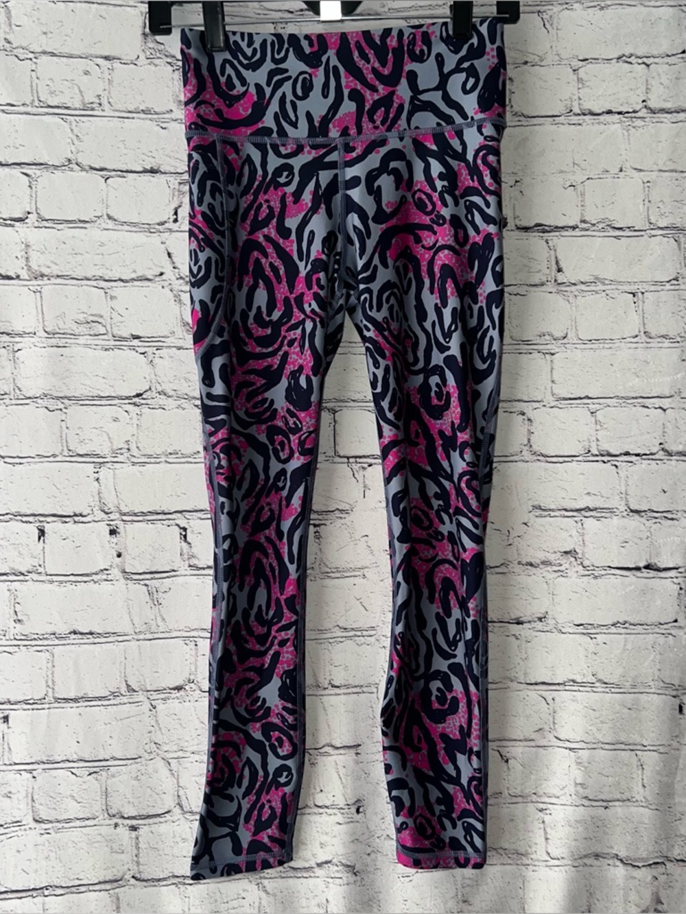 Under Armour Women’s Gray and Pink Cheetah Mid Rise Leggings Size‎ Small